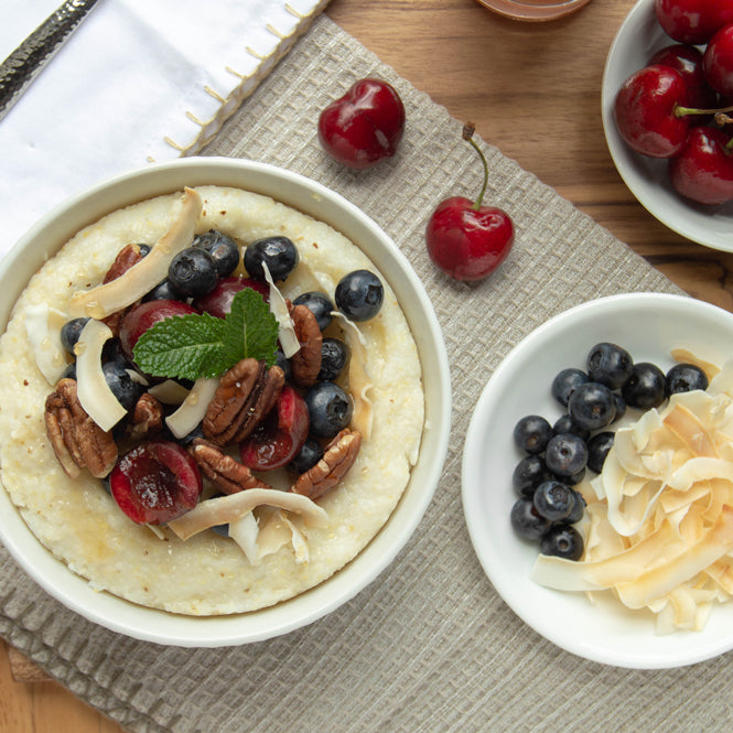 Stone ground white grits.  Carolina Grits Company produces artisanal grits and cornmeal in North Carolina.  Gluten Free. Whole Grain. Southern Food.  Made in North Carolina.  